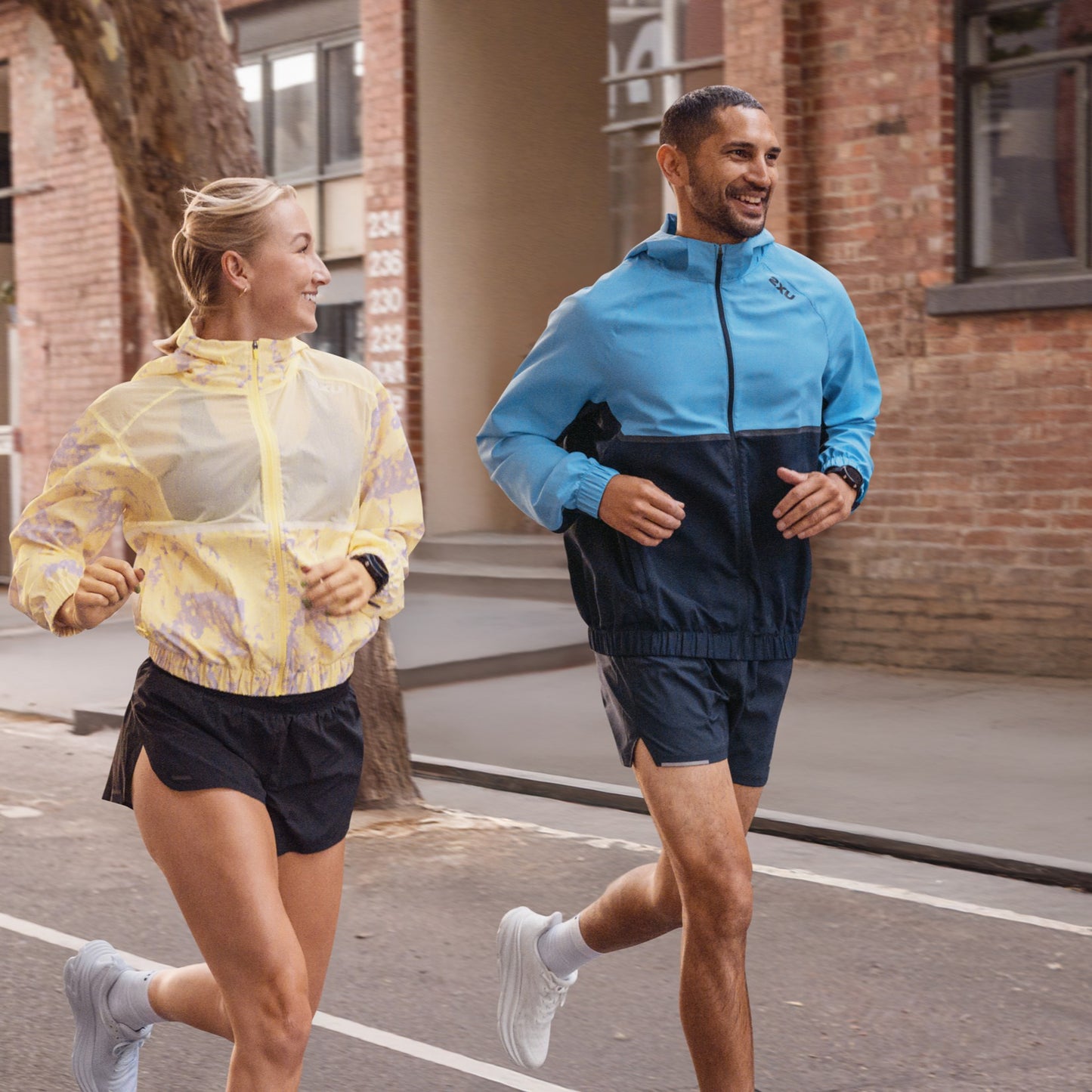 2XU Aero Hex Windbreaker | Azure / Midnight | Mens