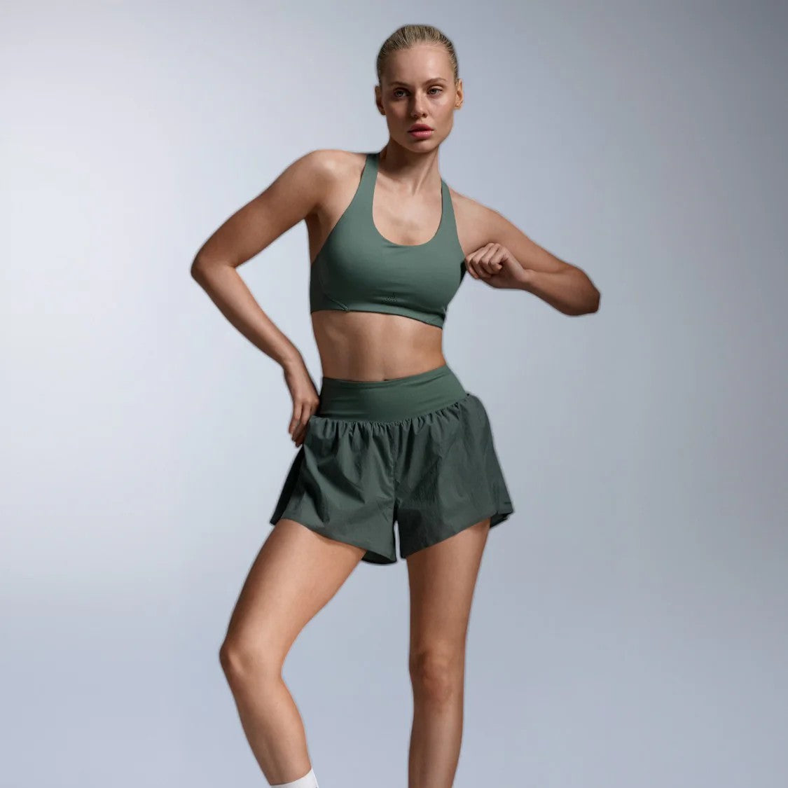 2XU Aero Mesh Medium Impact Bra | Olive Leaf / Olive Leaf Reflective | Womens