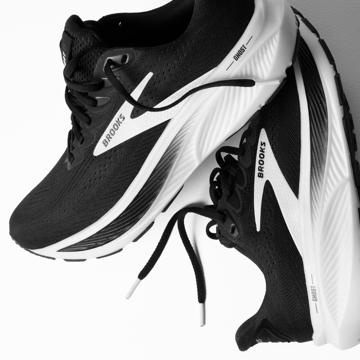 Brooks Ghost 17 | Black / White | Womens