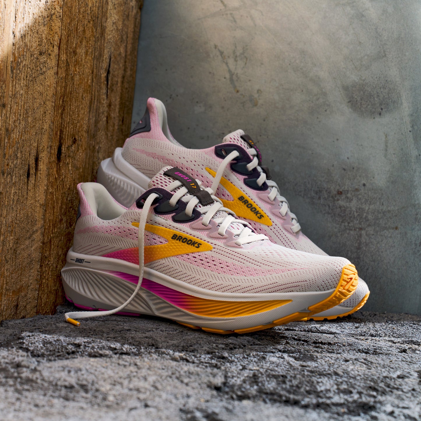 Brooks Ghost 17 | Oyster / Apricot / Pink | Womens