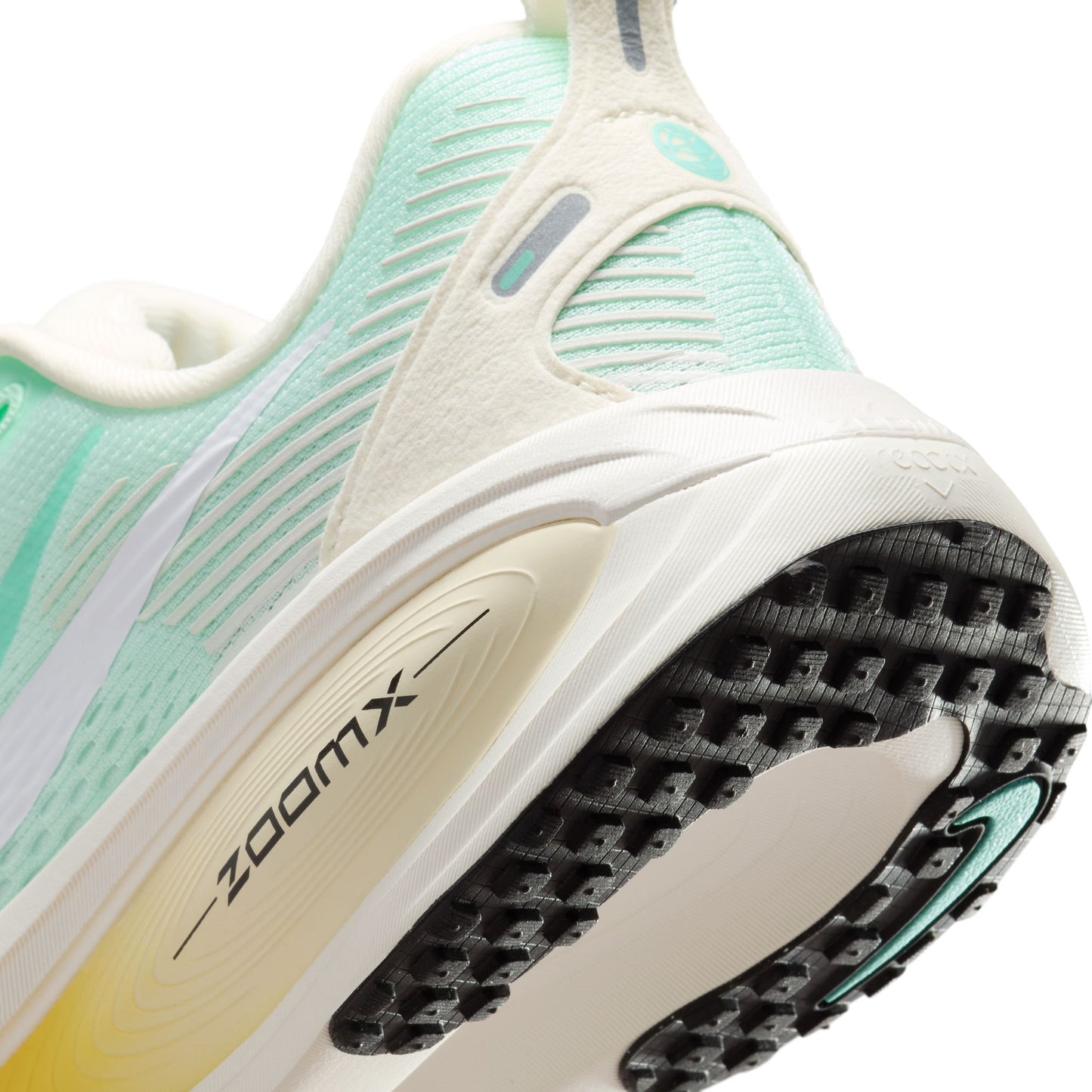 Nike Vomero 18 | Mint Foam / Sail / Topaz Gold / Bleached Turquoise | Womens