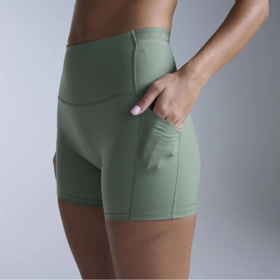 2XU Form Stash Hi-Rise 4" Compression Short | Fern | Womens