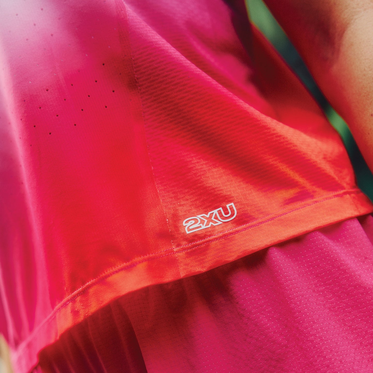 2XU Light Speed React Crop Singlet | Fuchsia Grad / White Reflective | Womens