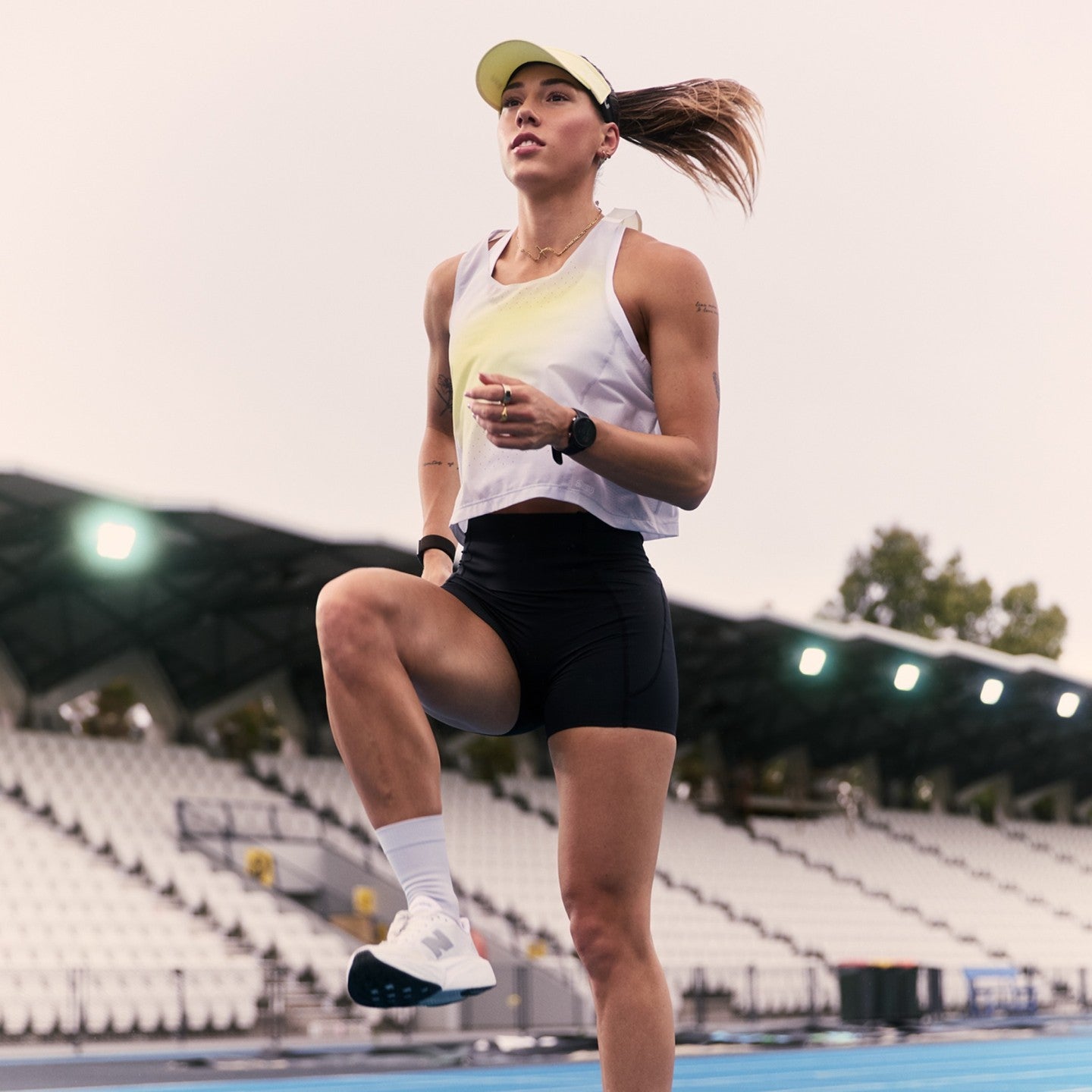 2XU Light Speed React Crop Singlet | Lemon Mist / White Reflective | Womens