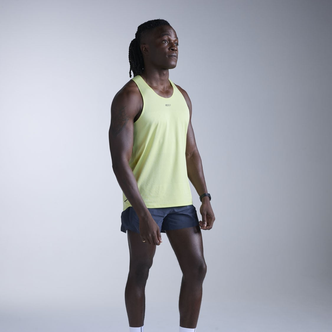 2XU Light Speed Tech Singlet | Cool Matcha / Black Reflective | Mens