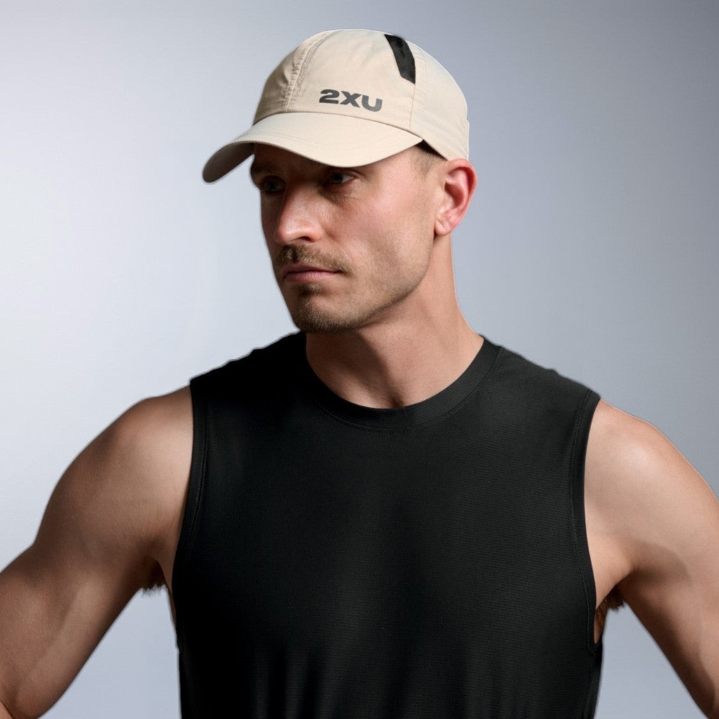 2XU Run Cap | Pebble / Black