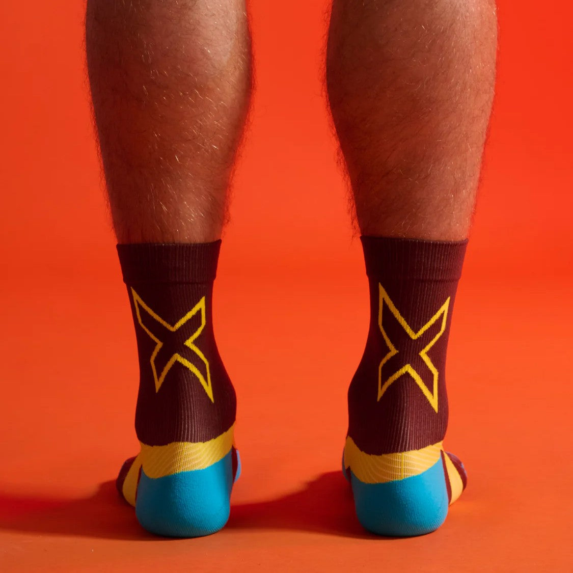 2XU Vectr Socks | Light Cushion | Crew Length | Earthberry / Wattle Mist