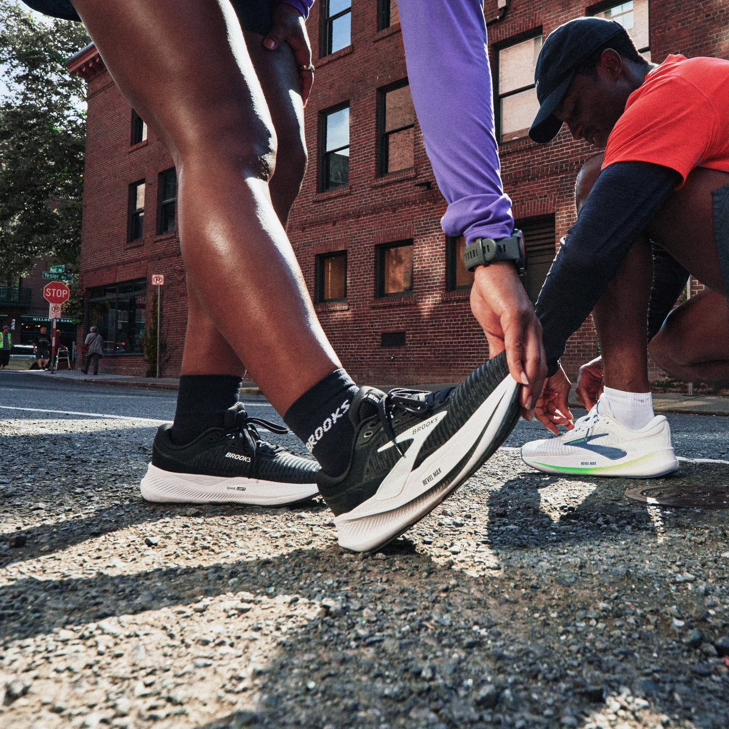 Brooks Ghost 17 Wide | Black / White | Womens