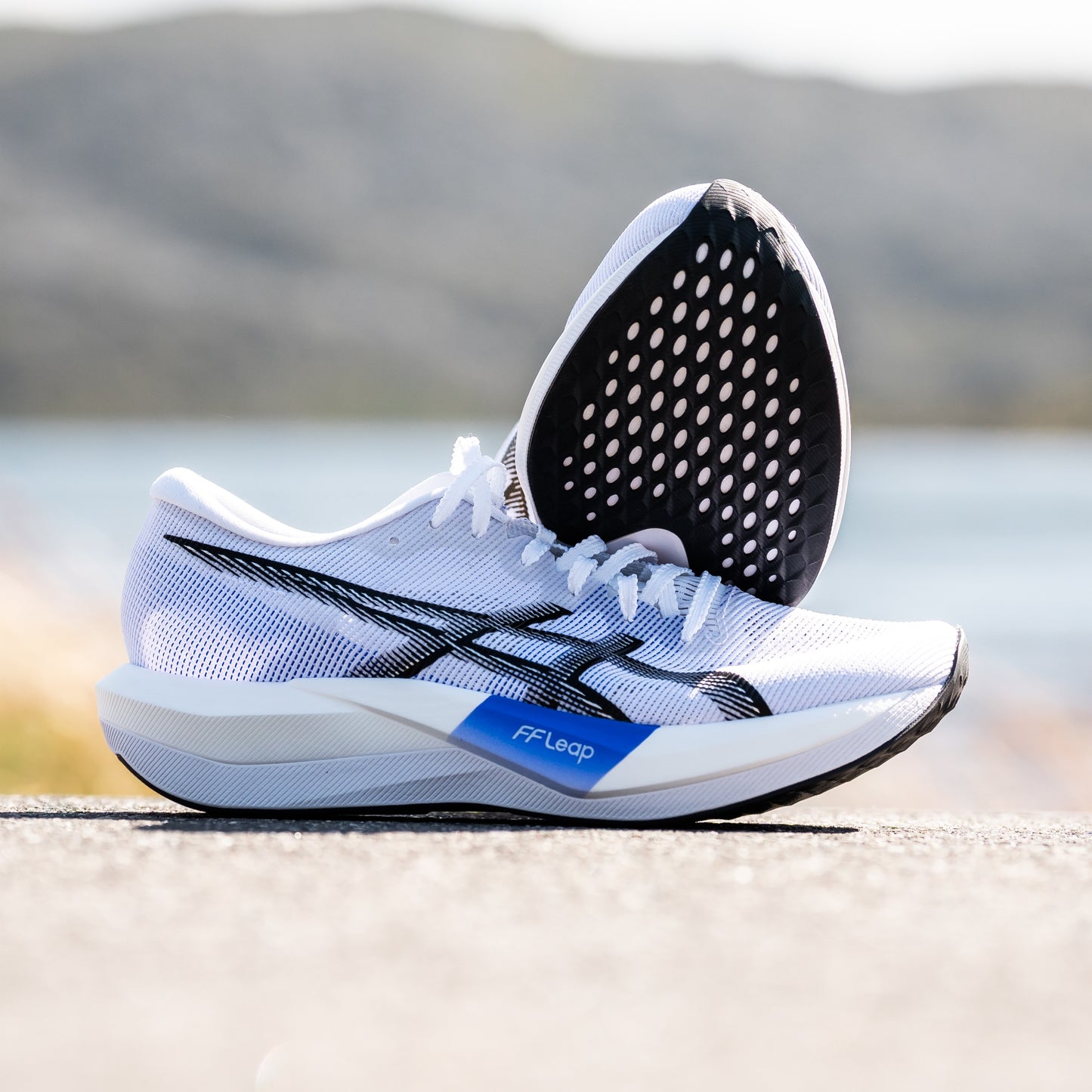 Asics Magic Speed 5 | White / Black | Unisex