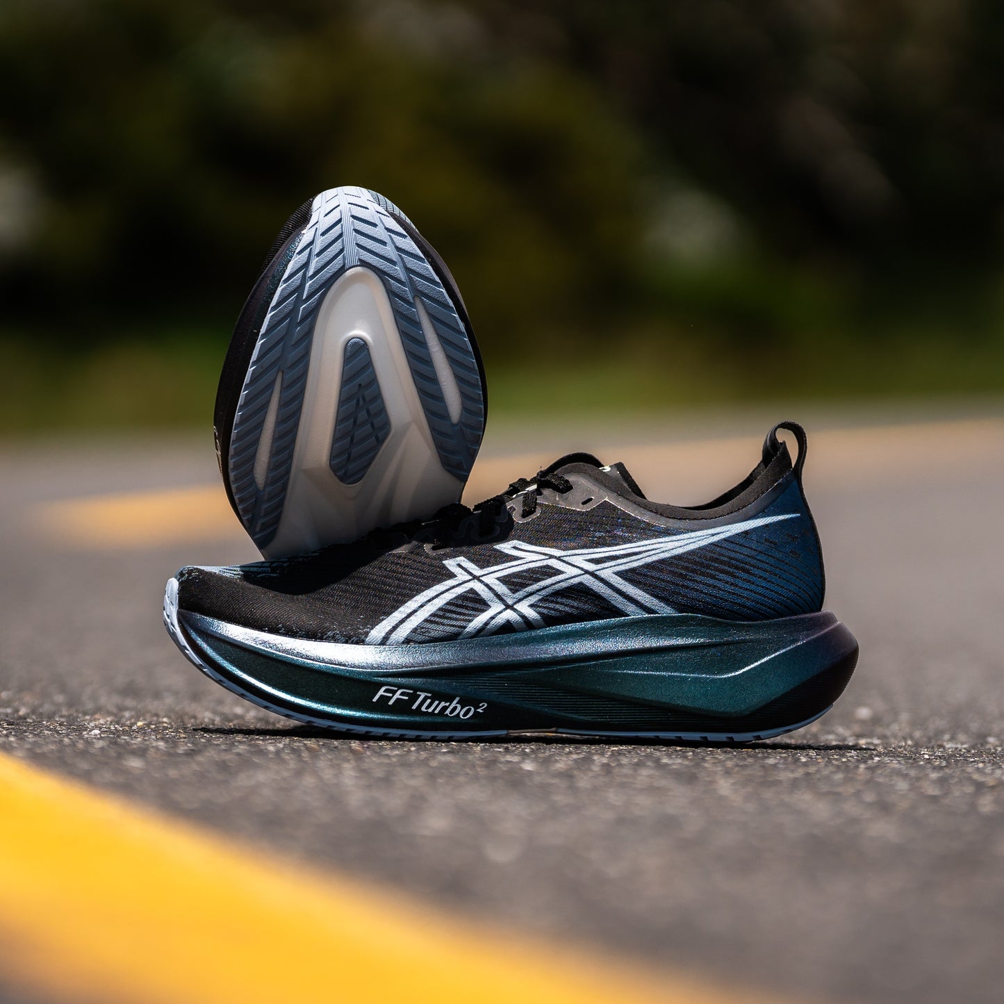 Asics Megablast | Black / White | Unisex