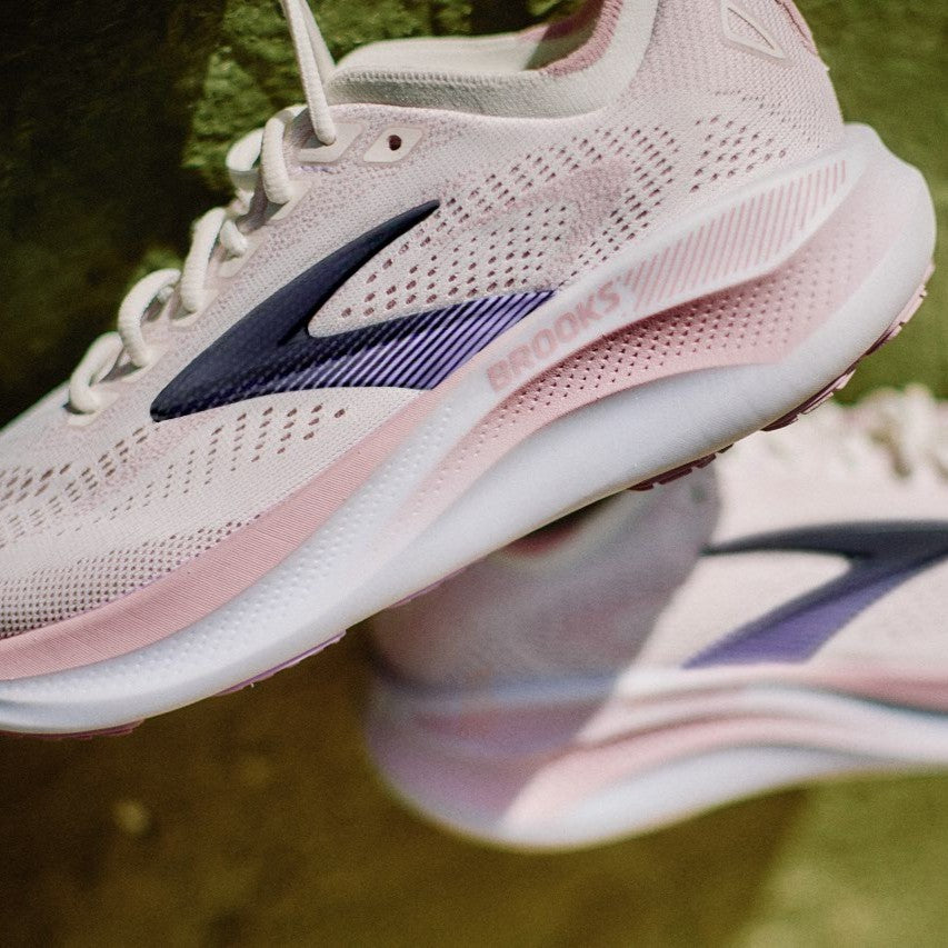 Brooks Adrenaline GTS 26 | Blanc / Violet Ice / Hyper Iris | Womens