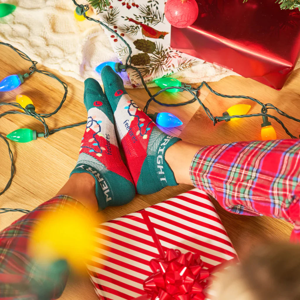 Feetures Elite | Light Cushion | No Show Tab | Merry & Bright