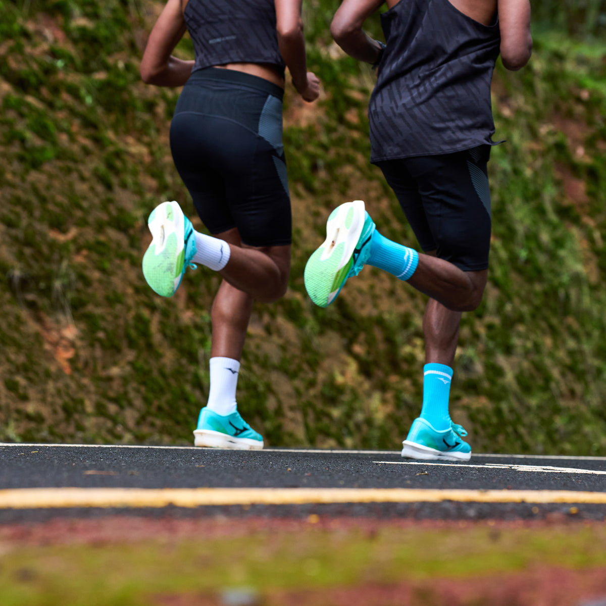 Mizuno Hyperwarp Elite 2 | Rinsing Rivulet / Black / Lime Burst | Unisex