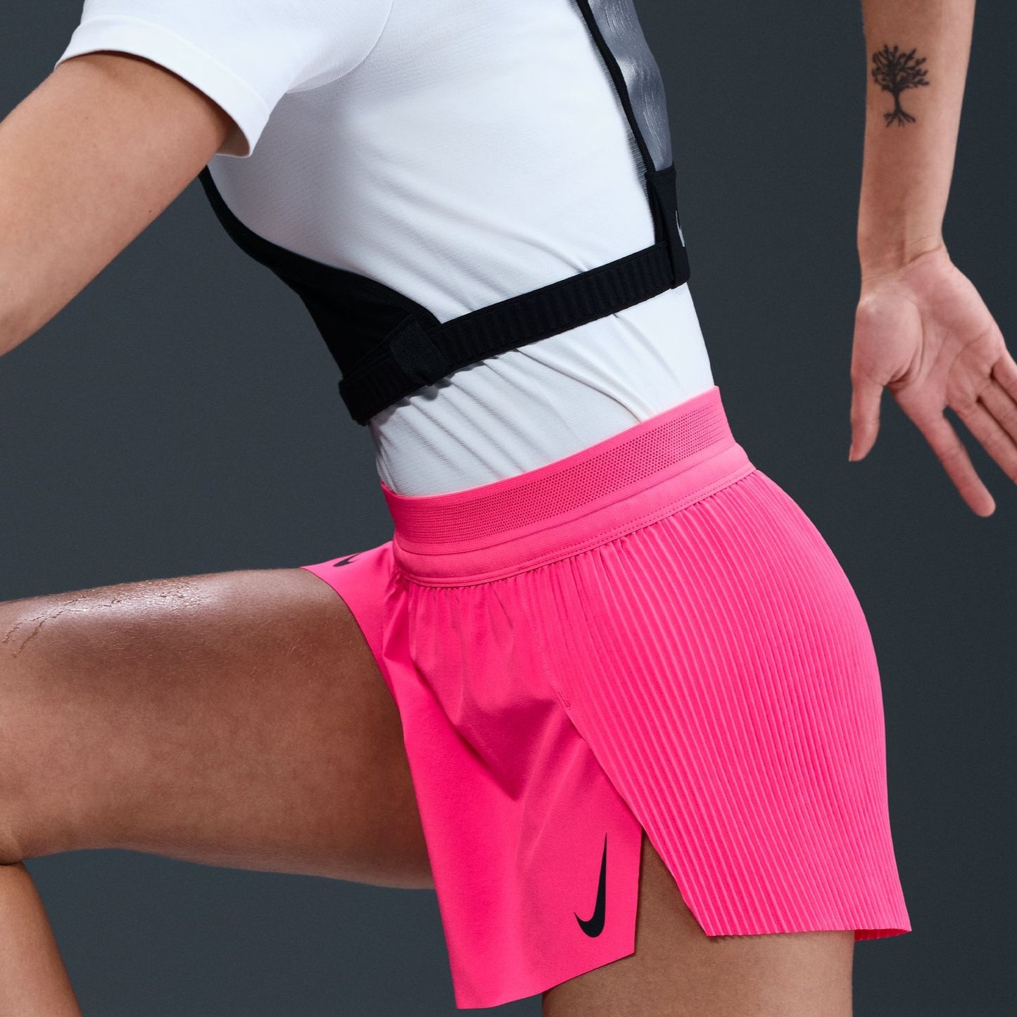 Nike AeroSwift Shorts | Hyper Pink / Black | Womens
