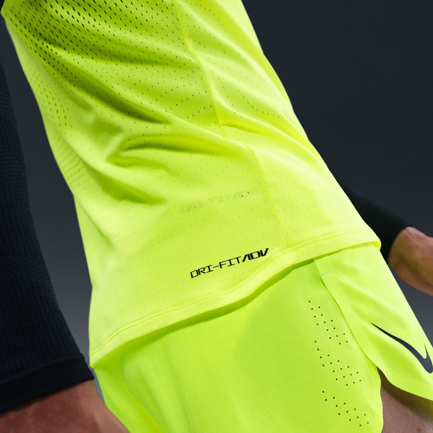 Nike AeroSwift Singlet | Volt / Black | Mens