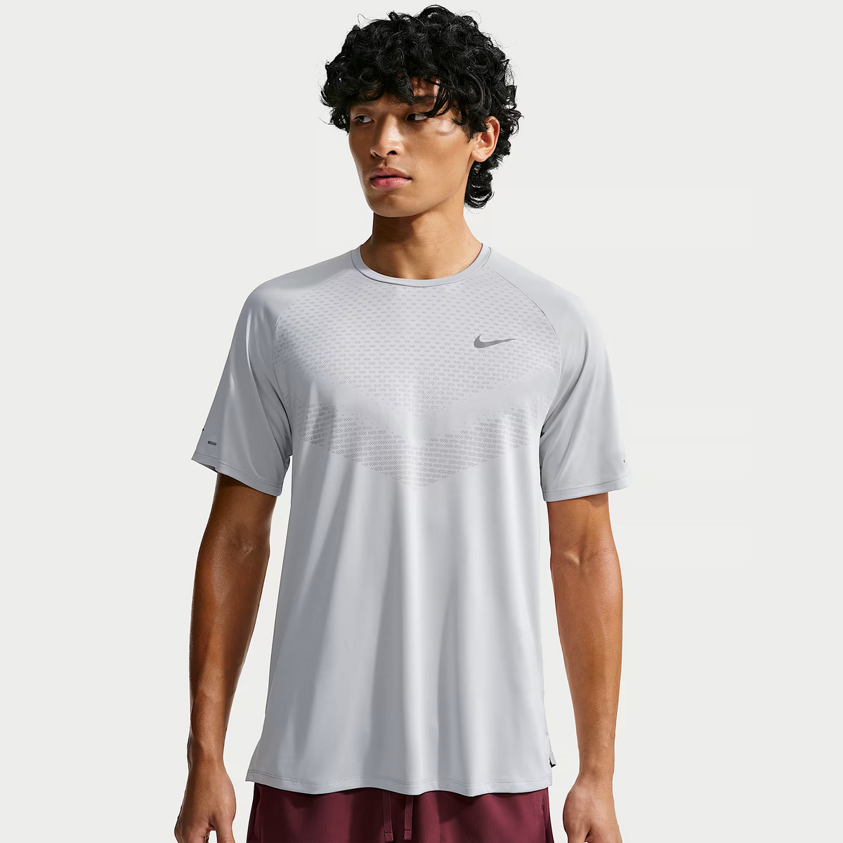 Nike Stride Tee | Grey Fog / Reflective Silver | Mens