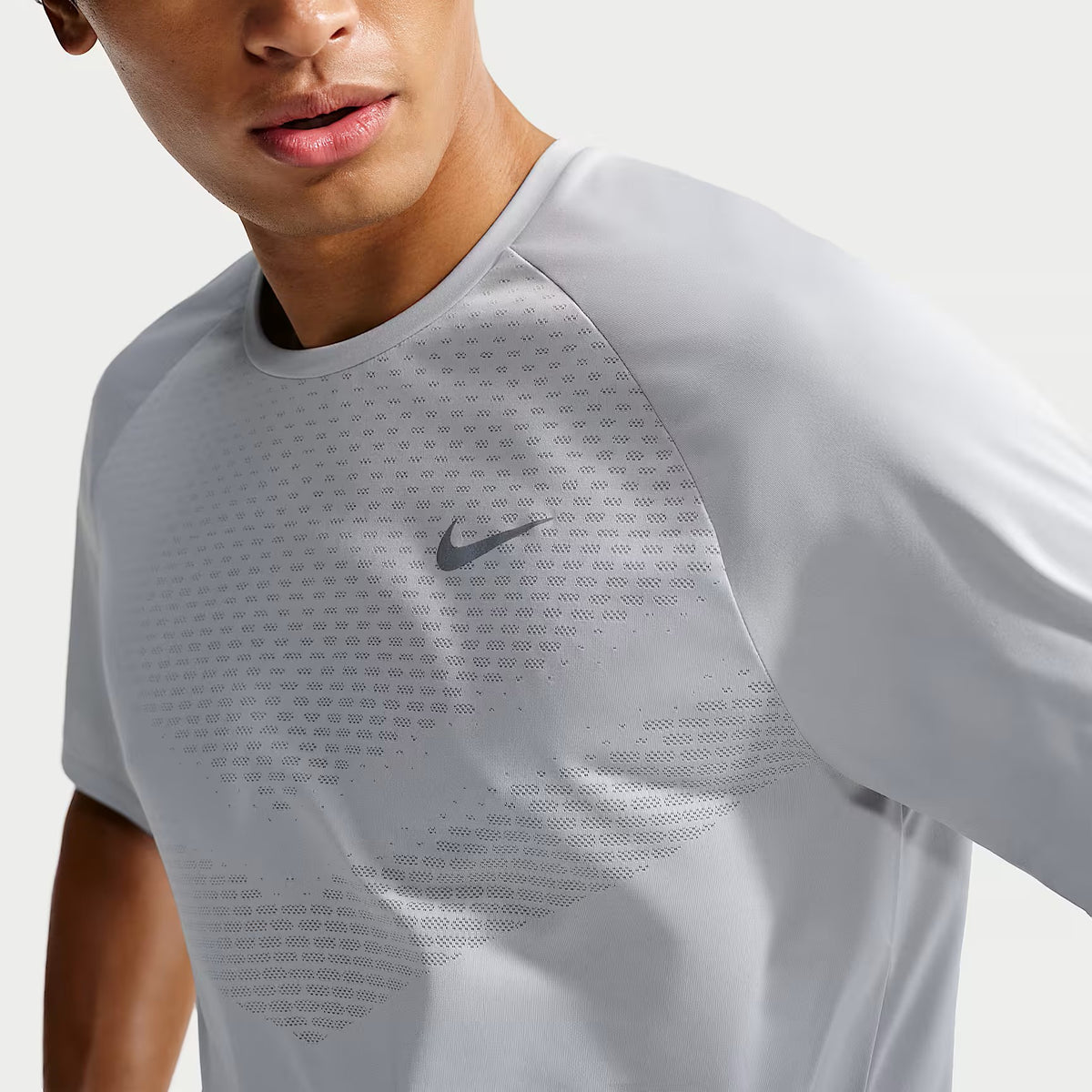 Nike Stride Tee | Grey Fog / Reflective Silver | Mens