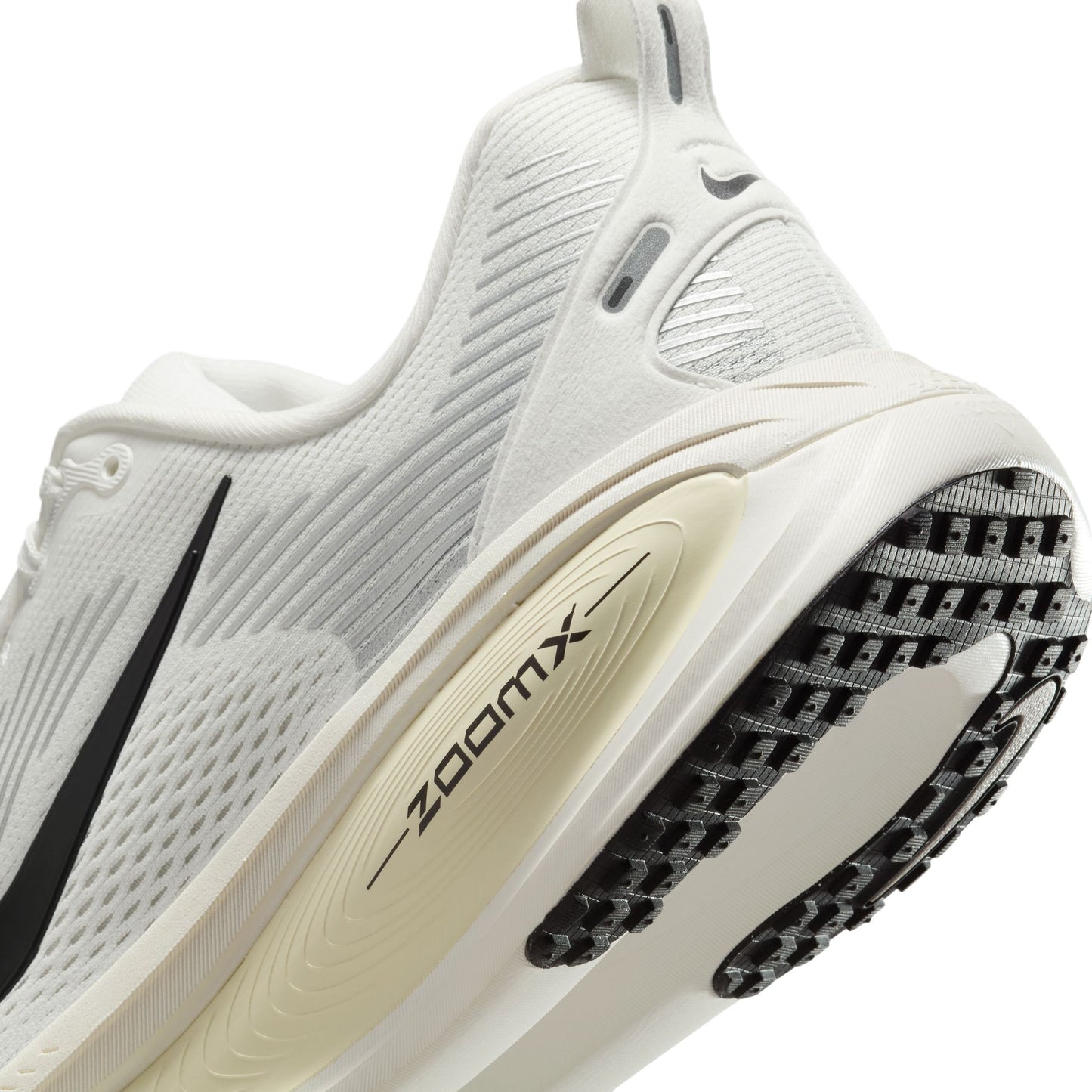 Nike Vomero 18 | Summit White / Black / Coconut Milk | Mens