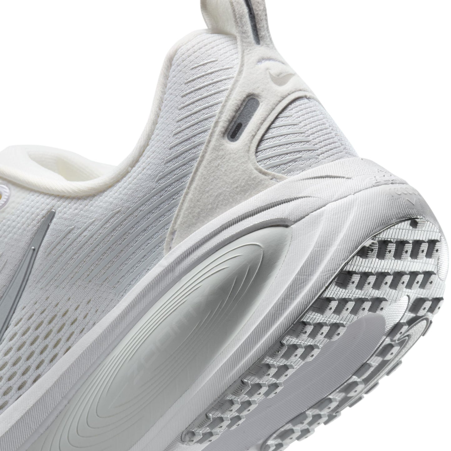 Nike Vomero 18 | White / Photon Dust / Summit White / Metallic Silver | Womens