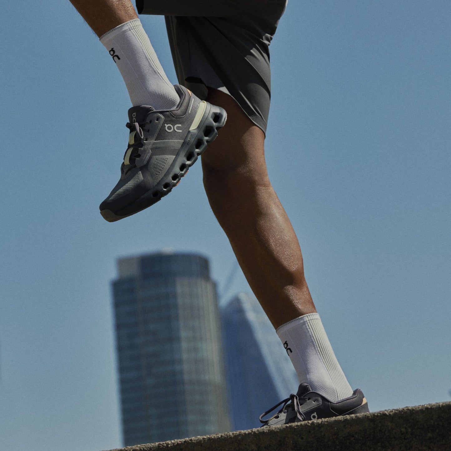 On Cloudrunner 2 | Rock / Tangerine | Mens